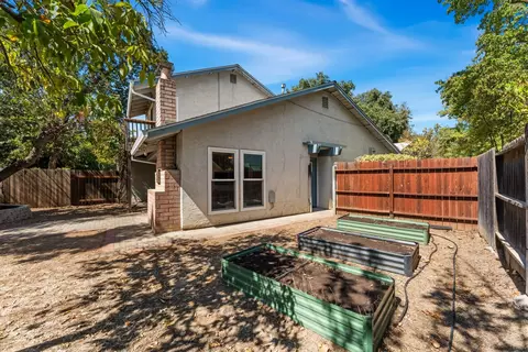 Exterior - 2022 E 8th St, Davis, CA 95618 photo 6 of 10
