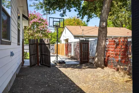 Exterior - 518 Johnson St, Modesto, CA 95354 photo 11 of 13
