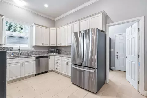 Entry Way - 518 Johnson St, Modesto, CA 95354 photo 1 of 1