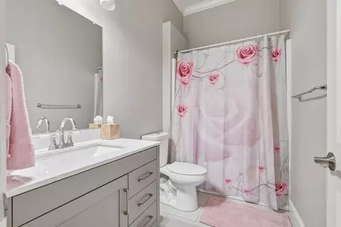 Bath - 518 Johnson St, Modesto, CA 95354 photo 2 of 2