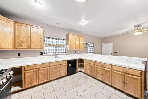 Kitchen - 921 Udona Ln, Modesto, CA 95351 photo 2 of 2