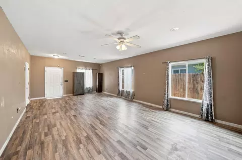 Living - 921 Udona Ln, Modesto, CA 95351 photo 2 of 3