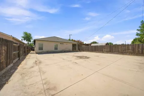 Exterior - 921 Udona Ln, Modesto, CA 95351 photo 5 of 6