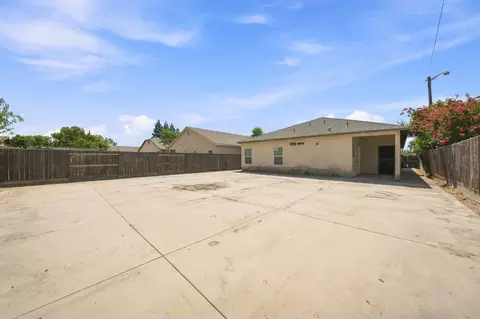 Exterior - 921 Udona Ln, Modesto, CA 95351 photo 4 of 6