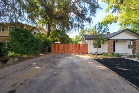 Exterior - 408 Palm Ave, Modesto, CA 95350 photo 5 of 13