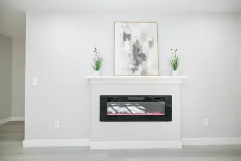 Living - 408 Palm Ave, Modesto, CA 95350 photo 4 of 7