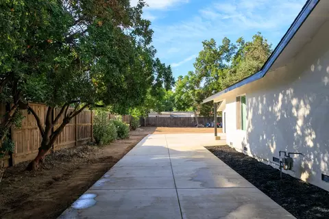 Exterior - 408 Palm Ave, Modesto, CA 95350 photo 7 of 13