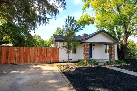 Exterior - 408 Palm Ave, Modesto, CA 95350 photo 4 of 13