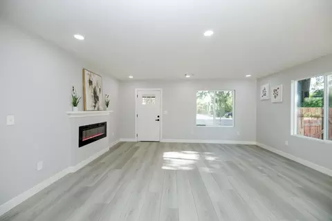 Living - 408 Palm Ave, Modesto, CA 95350 photo 6 of 7