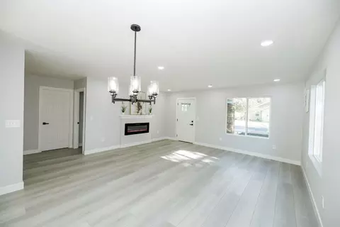 Living - 408 Palm Ave, Modesto, CA 95350 photo 5 of 7