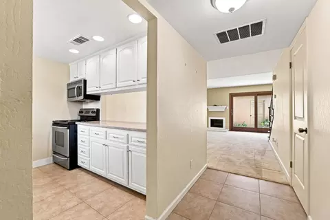 Entry Way - 4848 El Cemonte Ave #3, Davis, CA 95618 photo 1 of 2