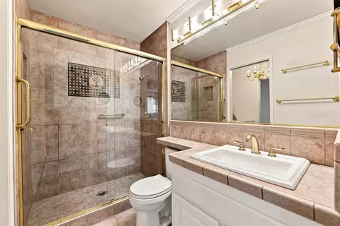 Bath - 4848 El Cemonte Ave #3, Davis, CA 95618 photo 1 of 2