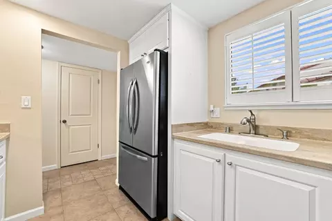 Kitchen - 4848 El Cemonte Ave #3, Davis, CA 95618 photo 1 of 2