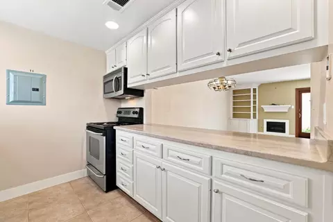 Kitchen - 4848 El Cemonte Ave #3, Davis, CA 95618 photo 2 of 2