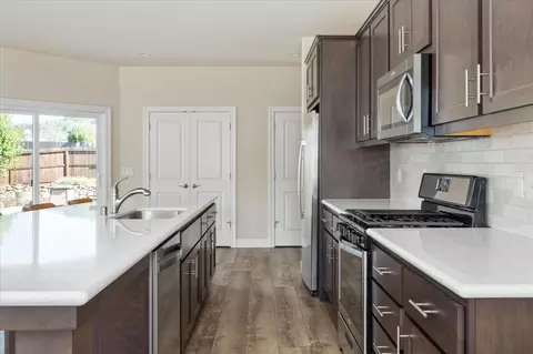 Kitchen - 188 Murphys Oaks Dr, Murphys, CA 95247 photo 2 of 3