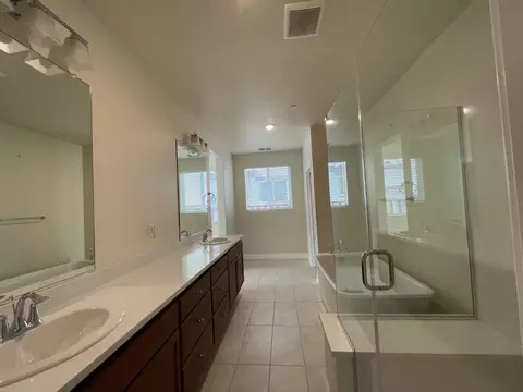 Bath - 2432 Mozart Ave, Lathrop, CA 95330 photo 2 of 2