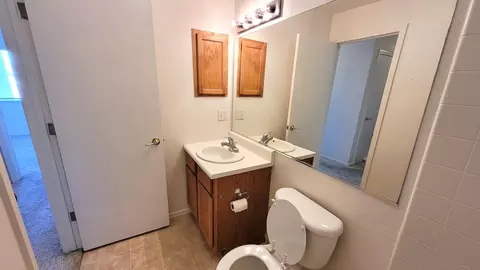Bath - 565 Peerless Way #210, Tracy, CA 95376 photo 3 of 3