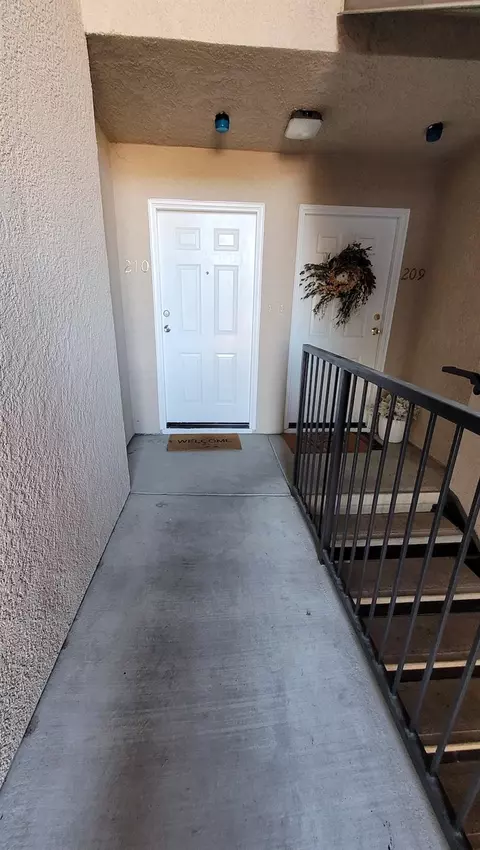 Entry Way - 565 Peerless Way #210, Tracy, CA 95376 photo 1 of 2