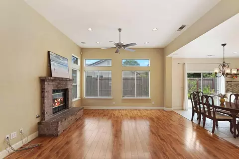 Living - 915 Eucalyptus Ct, Lodi, CA 95242 photo 4 of 7