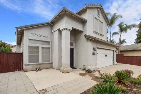 Exterior - 915 Eucalyptus Ct, Lodi, CA 95242 photo 3 of 13