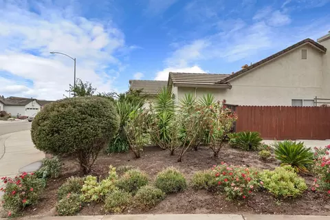 Exterior - 915 Eucalyptus Ct, Lodi, CA 95242 photo 4 of 13