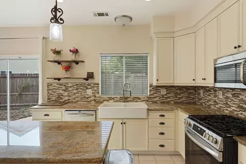 Kitchen - 915 Eucalyptus Ct, Lodi, CA 95242 photo 2 of 5