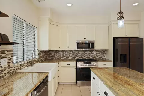 Kitchen - 915 Eucalyptus Ct, Lodi, CA 95242 photo 3 of 5