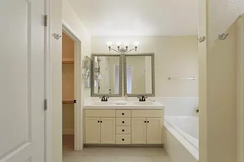 Bath - 915 Eucalyptus Ct, Lodi, CA 95242 photo 3 of 4