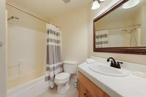Bath - 915 Eucalyptus Ct, Lodi, CA 95242 photo 2 of 4