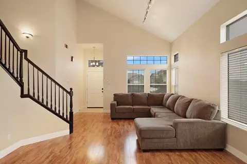 Living - 915 Eucalyptus Ct, Lodi, CA 95242 photo 2 of 7