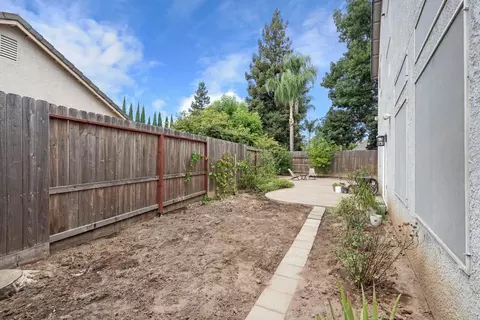 Exterior - 915 Eucalyptus Ct, Lodi, CA 95242 photo 12 of 13