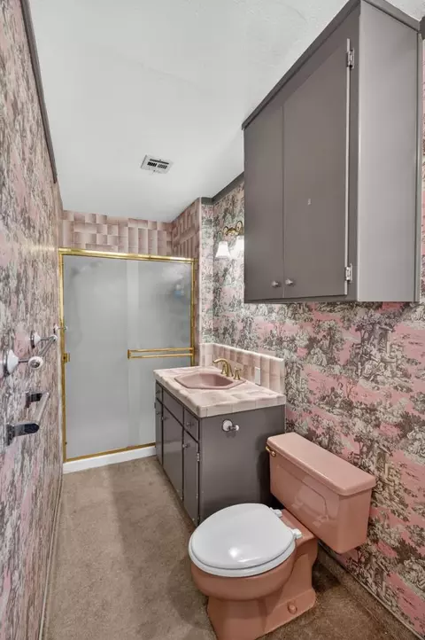 Bath - 373 Concord Ct, Manteca, CA 95336 photo 3 of 4