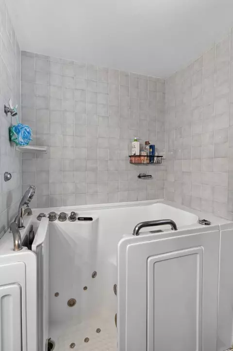 Bath - 373 Concord Ct, Manteca, CA 95336 photo 2 of 4