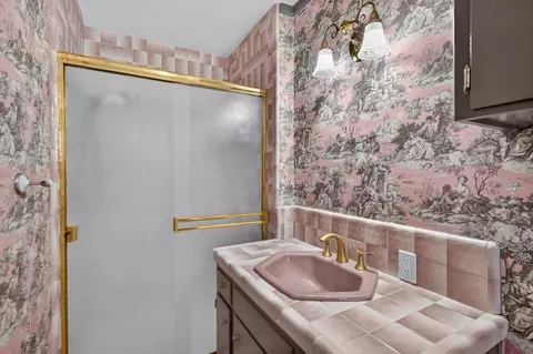 Bath - 373 Concord Ct, Manteca, CA 95336 photo 4 of 4