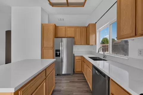 Kitchen - 118 Corbin Dr, Wheatland, CA 95692 photo 4 of 4