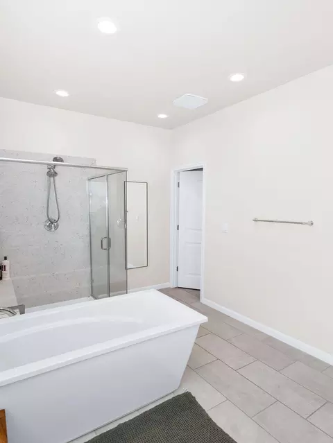 Bath - 2104 Melody Ln, Modesto, CA 95355 photo 4 of 11