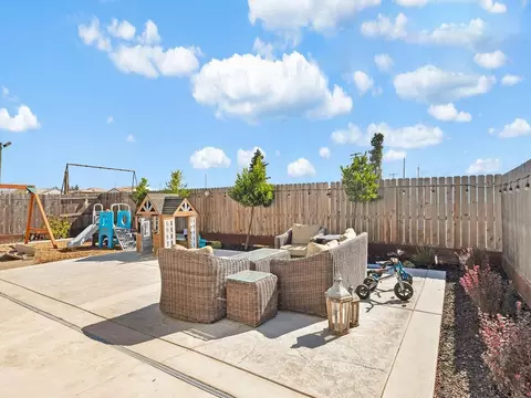 Exterior - 2104 Melody Ln, Modesto, CA 95355 photo 5 of 8