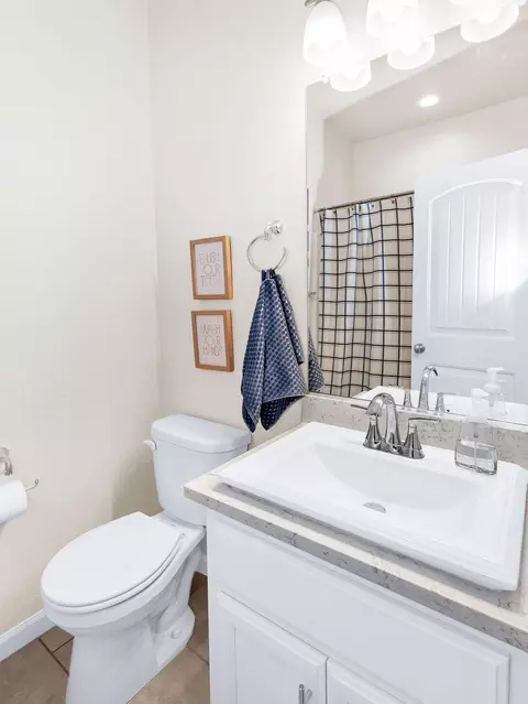 Bath - 2104 Melody Ln, Modesto, CA 95355 photo 11 of 11