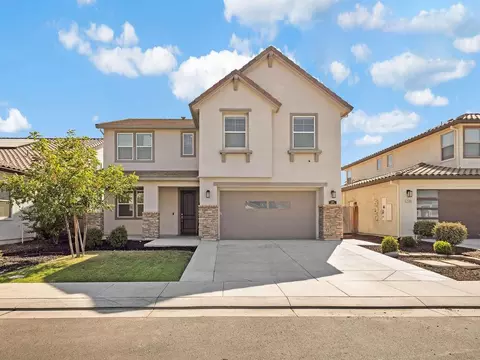 Exterior - 2104 Melody Ln, Modesto, CA 95355 photo 3 of 8