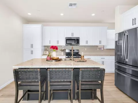 Kitchen - 2104 Melody Ln, Modesto, CA 95355 photo 4 of 8