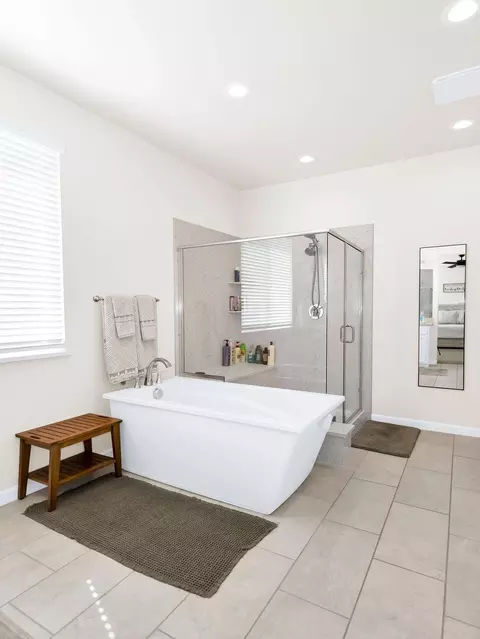 Bath - 2104 Melody Ln, Modesto, CA 95355 photo 7 of 11