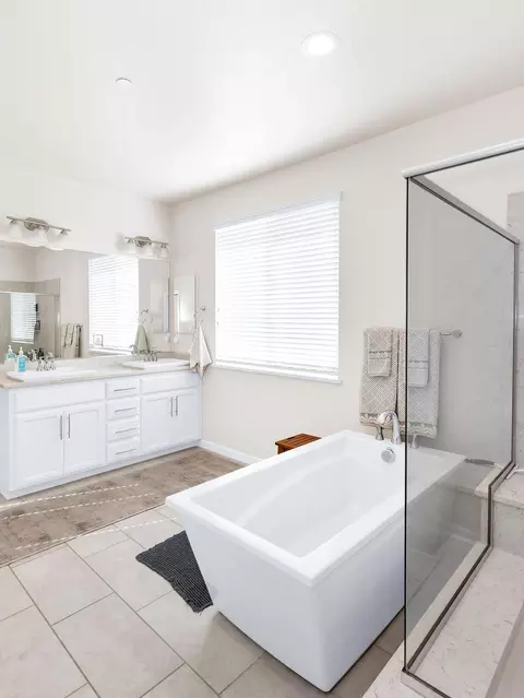 Bath - 2104 Melody Ln, Modesto, CA 95355 photo 6 of 11