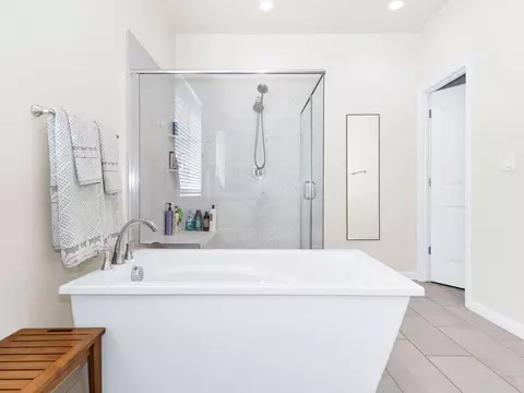 Bath - 2104 Melody Ln, Modesto, CA 95355 photo 5 of 11