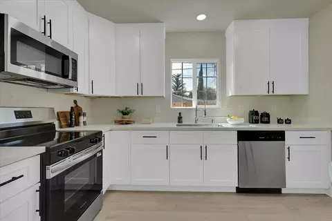 Kitchen - 5486 Feather River Blvd, Olivehurst, CA 95961 photo 2 of 4