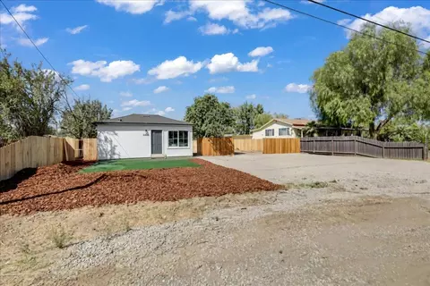 5486 Feather River Blvd, Olivehurst, CA 95961