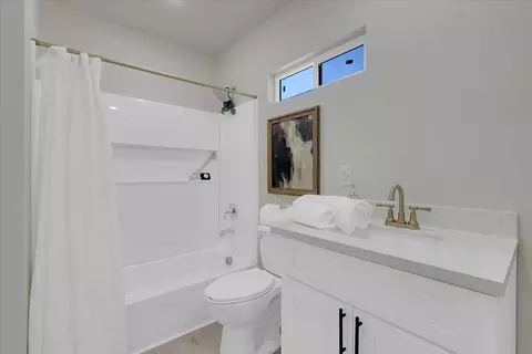 Bath - 5486 Feather River Blvd, Olivehurst, CA 95961 photo 1 of 1