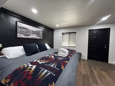 Bedroom - 25127 Abraham Ave, Mi Wuk Village, CA 95346 photo 3 of 7