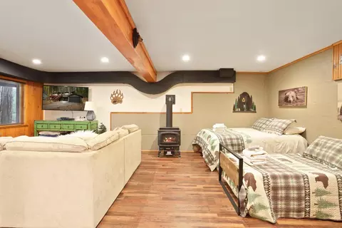 Bedroom - 25127 Abraham Ave, Mi Wuk Village, CA 95346 photo 6 of 7