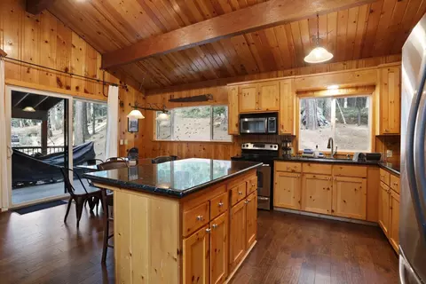 Kitchen - 25127 Abraham Ave, Mi Wuk Village, CA 95346 photo 4 of 5