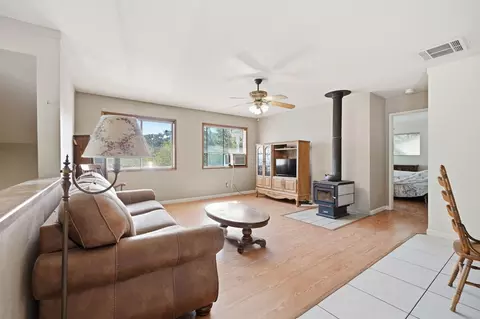Living - 184 Mccormick Dr, Sonora, CA 95370 photo 2 of 5